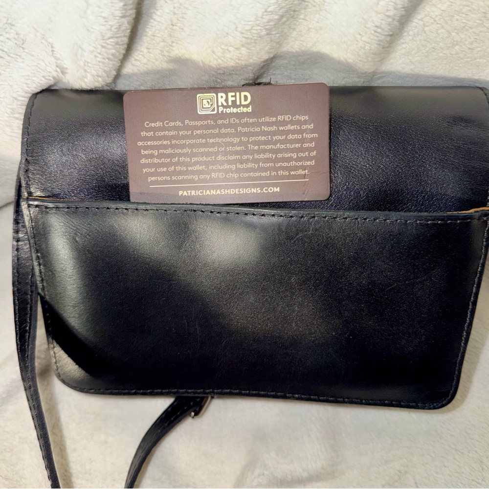 👜 Patricia Nash Leather Crossbody Wallet Purse – RFID Protected - Picture 3 of 11